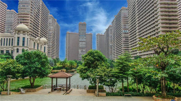 东方山海湾8期主力户型建筑面积30-65㎡，均价14500元/㎡