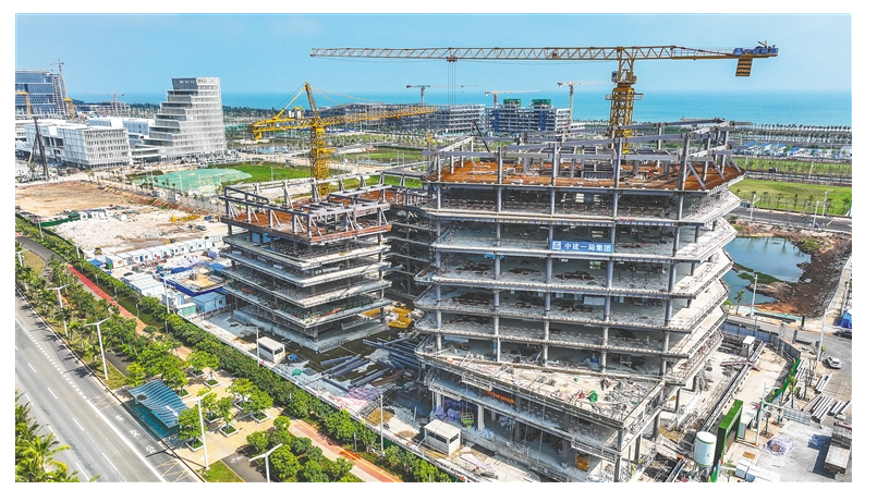  4月6日，位于海口江东新区总部经济区的江东玖龙总部项目整体实现封顶。